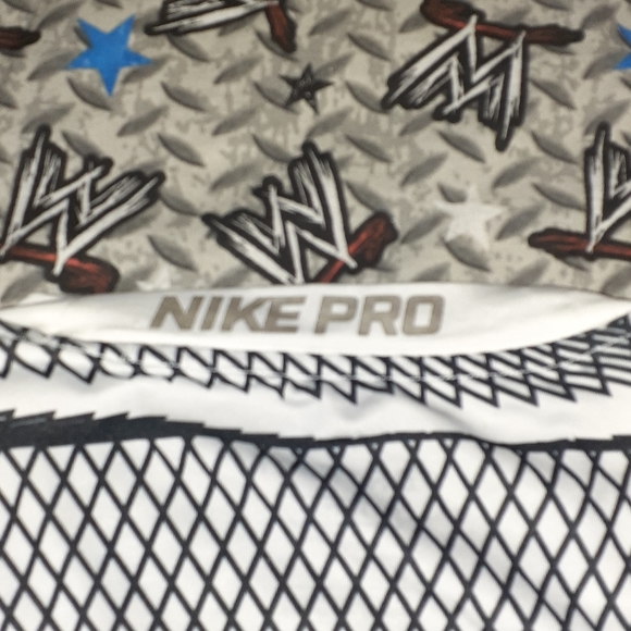 Nike Pro Combat Fitted Dry Fit Very Nice Shirt! - Picture 3 of 6